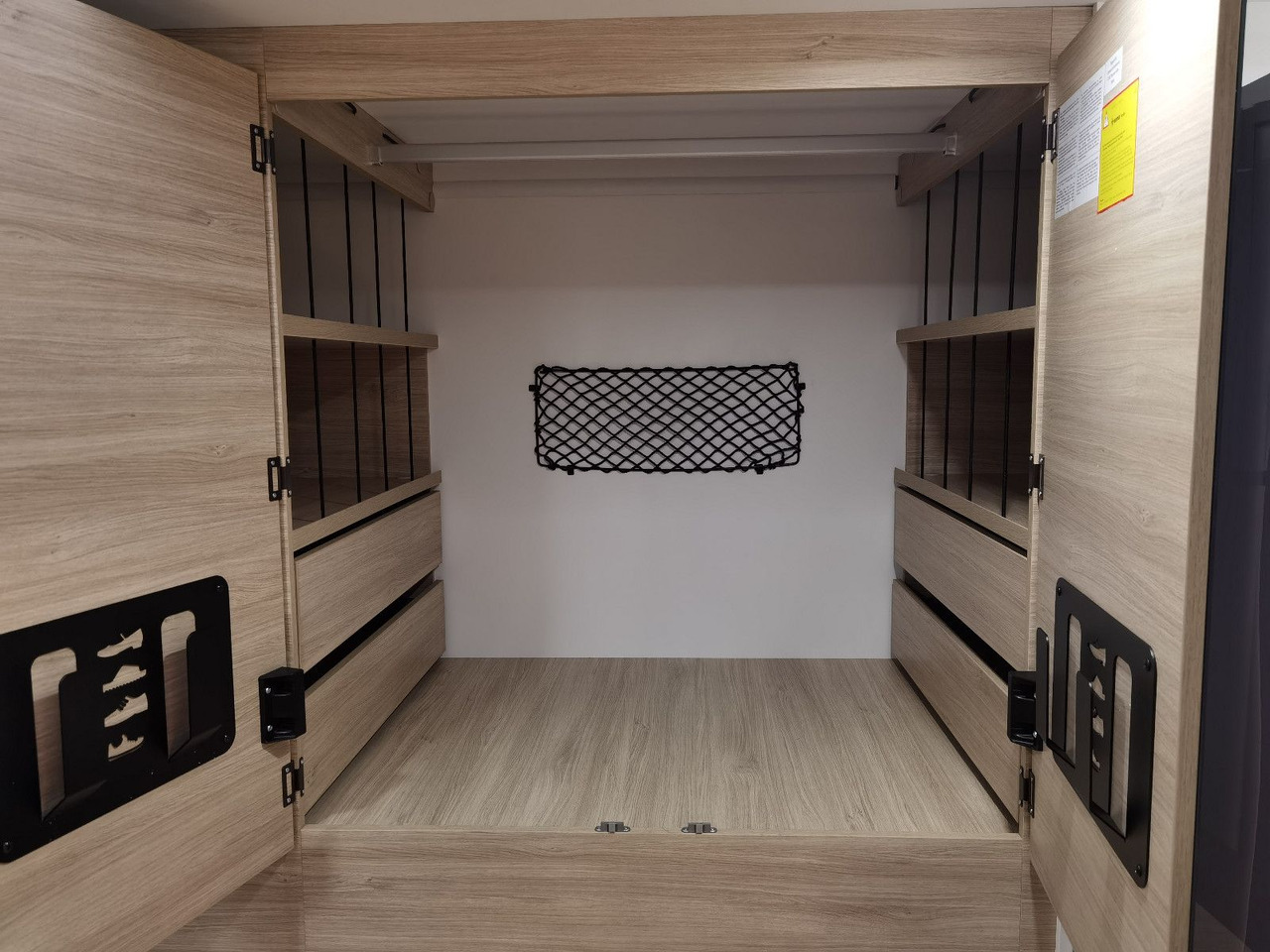 Half integraal camper Chausson 640 TITANIUM /- 2026 - / XXL - HUBBETT & RAUMBAD