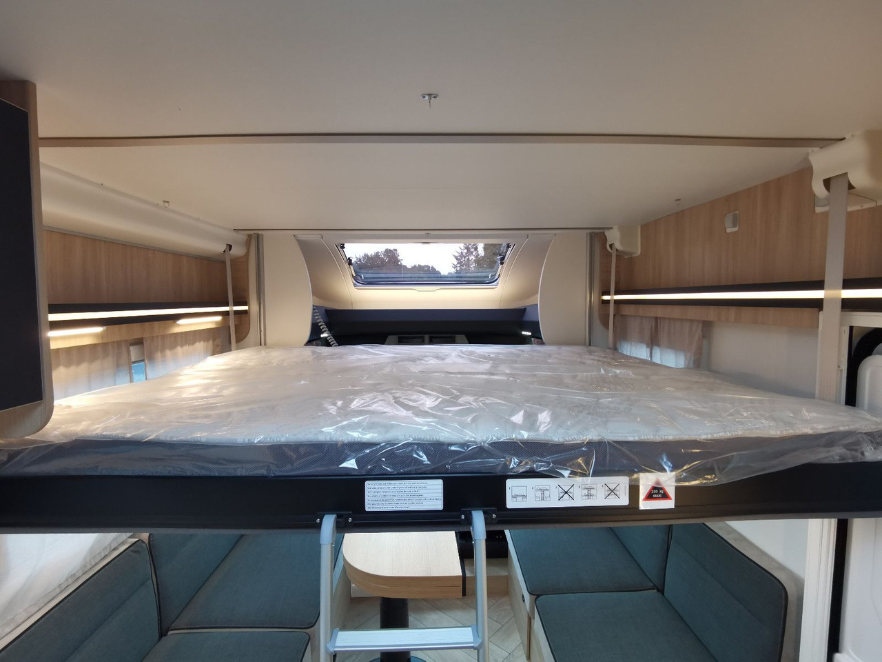 Half integraal camper Chausson 640 TITANIUM / MODELL 2026 / 165PS /XXL-HUBBETT