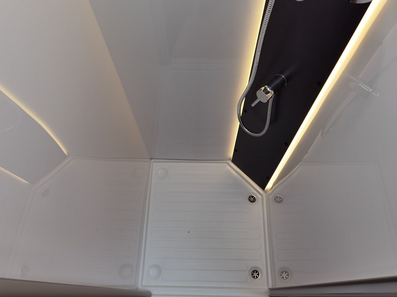 Half integraal camper Chausson 640 TITANIUM / MODELL 2026 / 165PS /XXL-HUBBETT