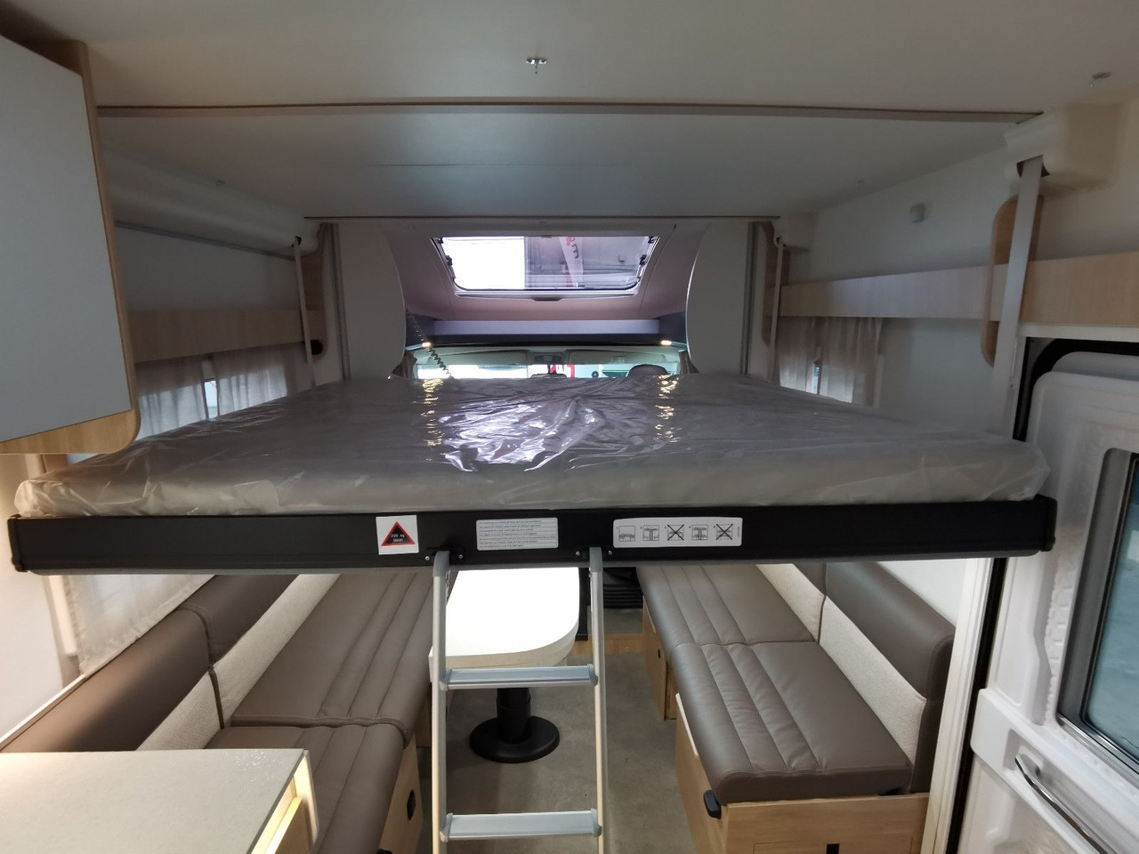 Half integraal camper Chausson 640 ULTIMATE / -2026- / 180PS-8G. / XXL- HUBBETT