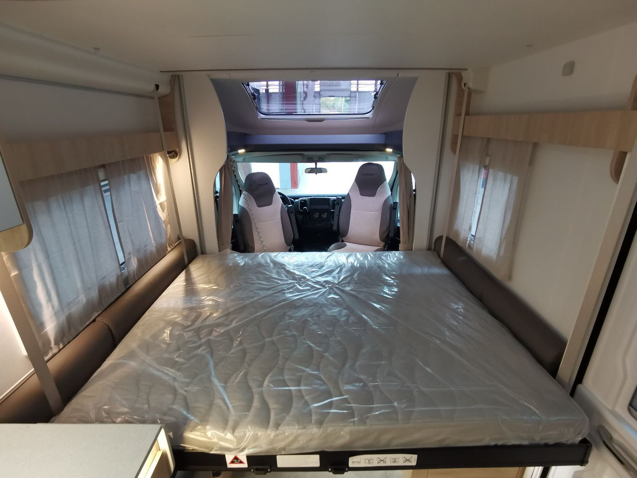 Half integraal camper Chausson 640 ULTIMATE / MODELL 2026 / XXL- HUBBETT