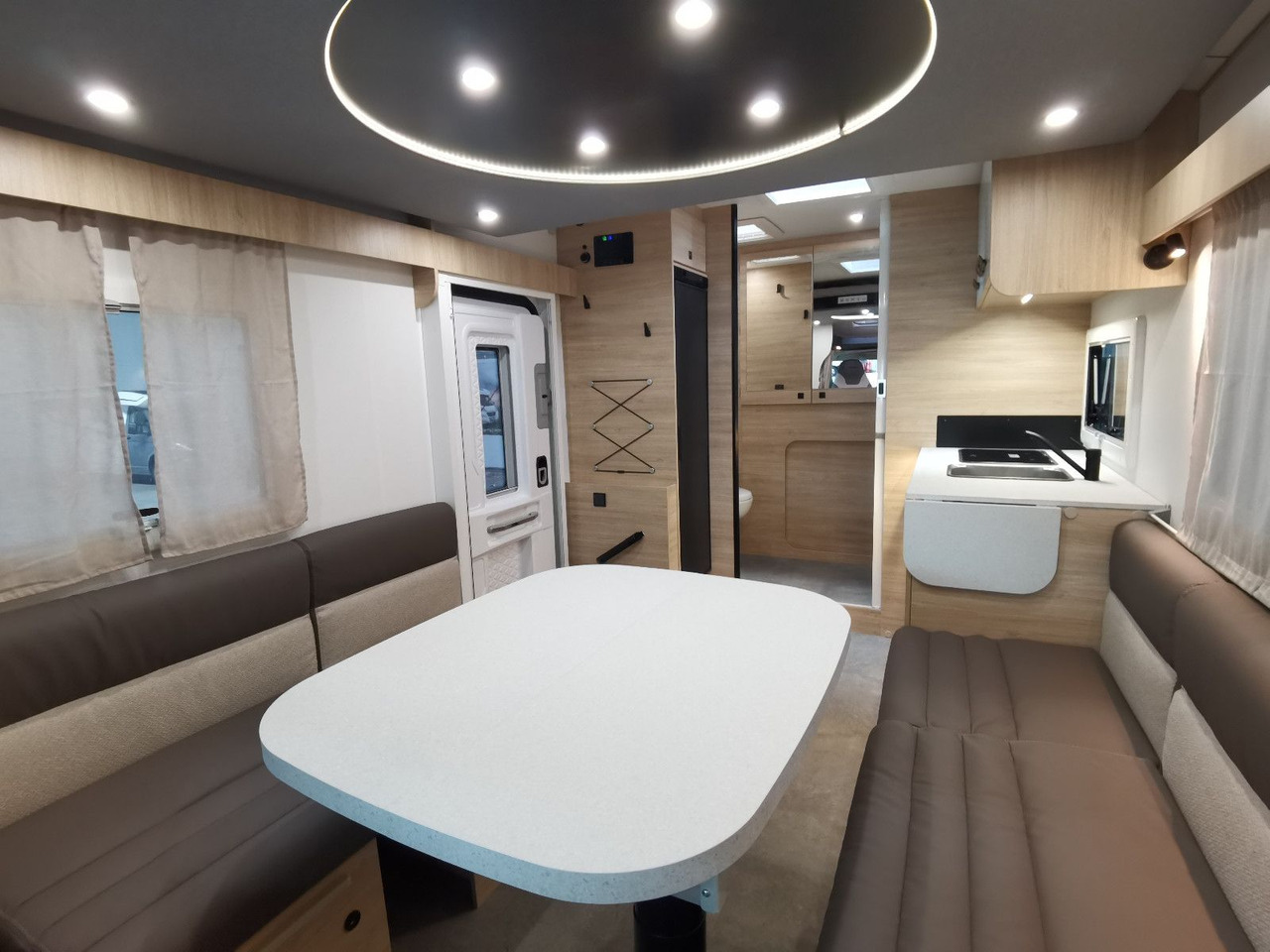 Half integraal camper Chausson 640 ULTIMATE / MODELL 2026 / XXL- HUBBETT
