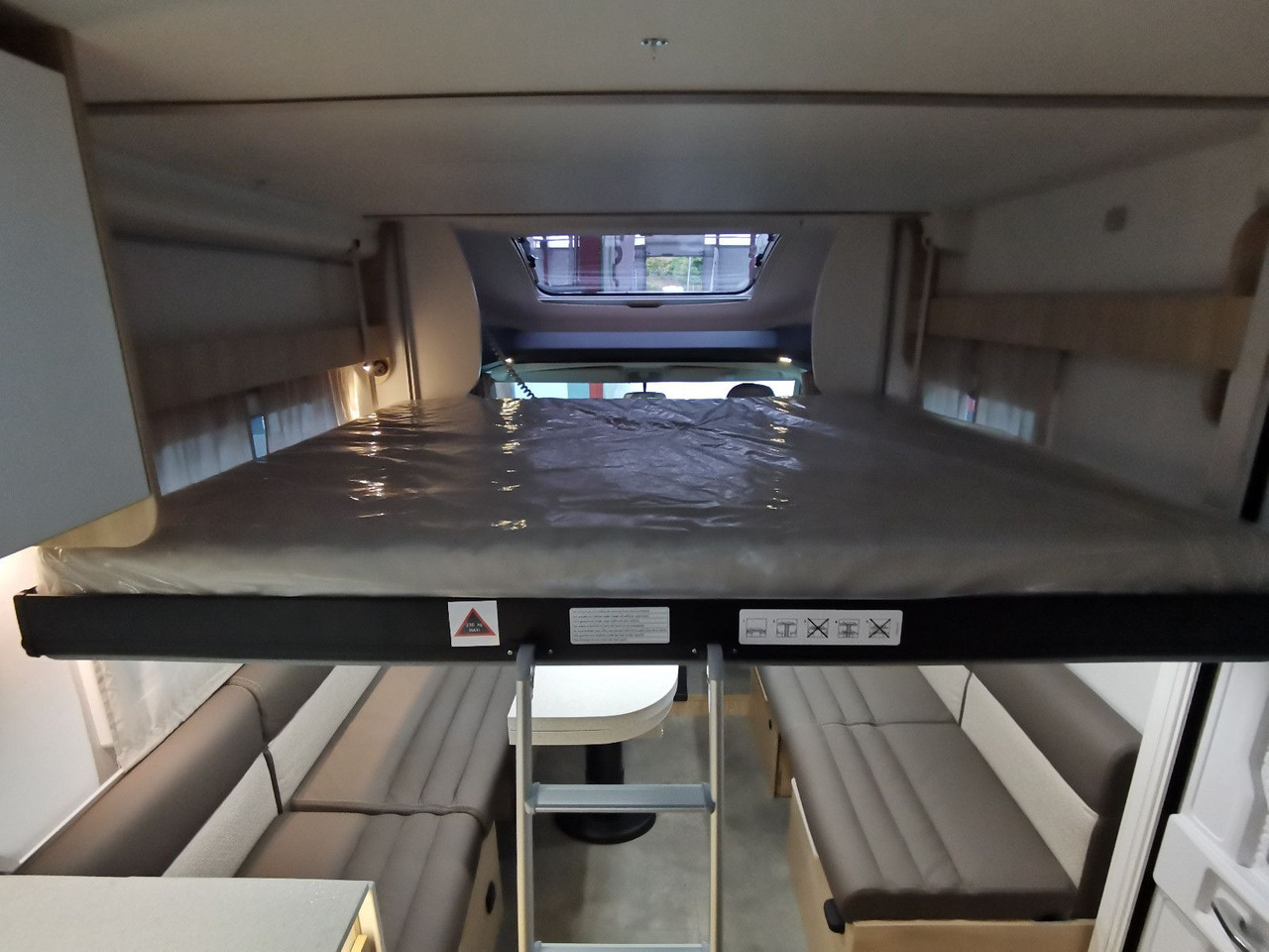 Half integraal camper Chausson 640 ULTIMATE / MODELL 2026 / XXL- HUBBETT
