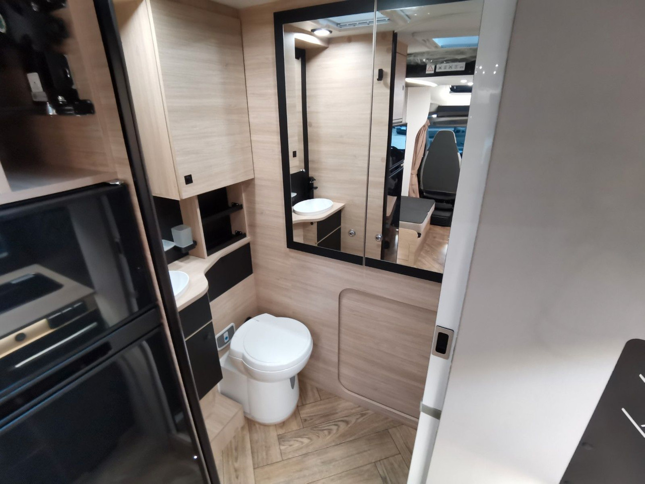 Half integraal camper Chausson 650 ETAPE - LINE / 140PS / HUBBETT & RAUMBAD