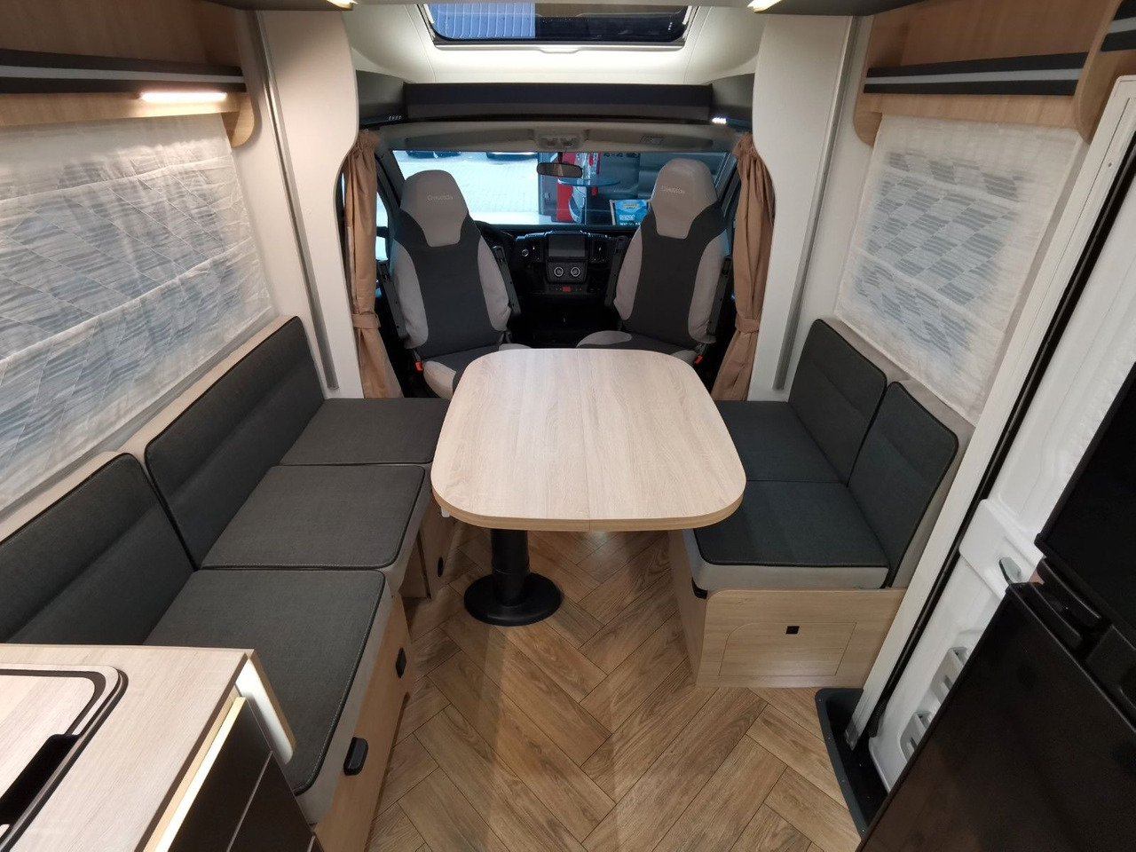 Half integraal camper Chausson 650 ETAPE - LINE / 140PS / HUBBETT & RAUMBAD
