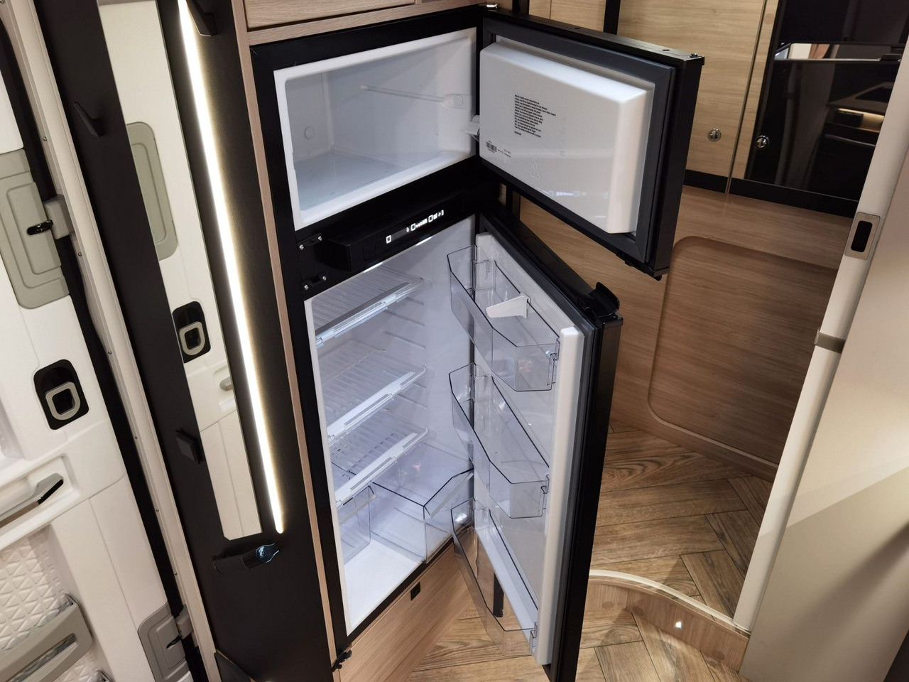 Half integraal camper Chausson 650 ETAPE - LINE / 140PS / HUBBETT & RAUMBAD