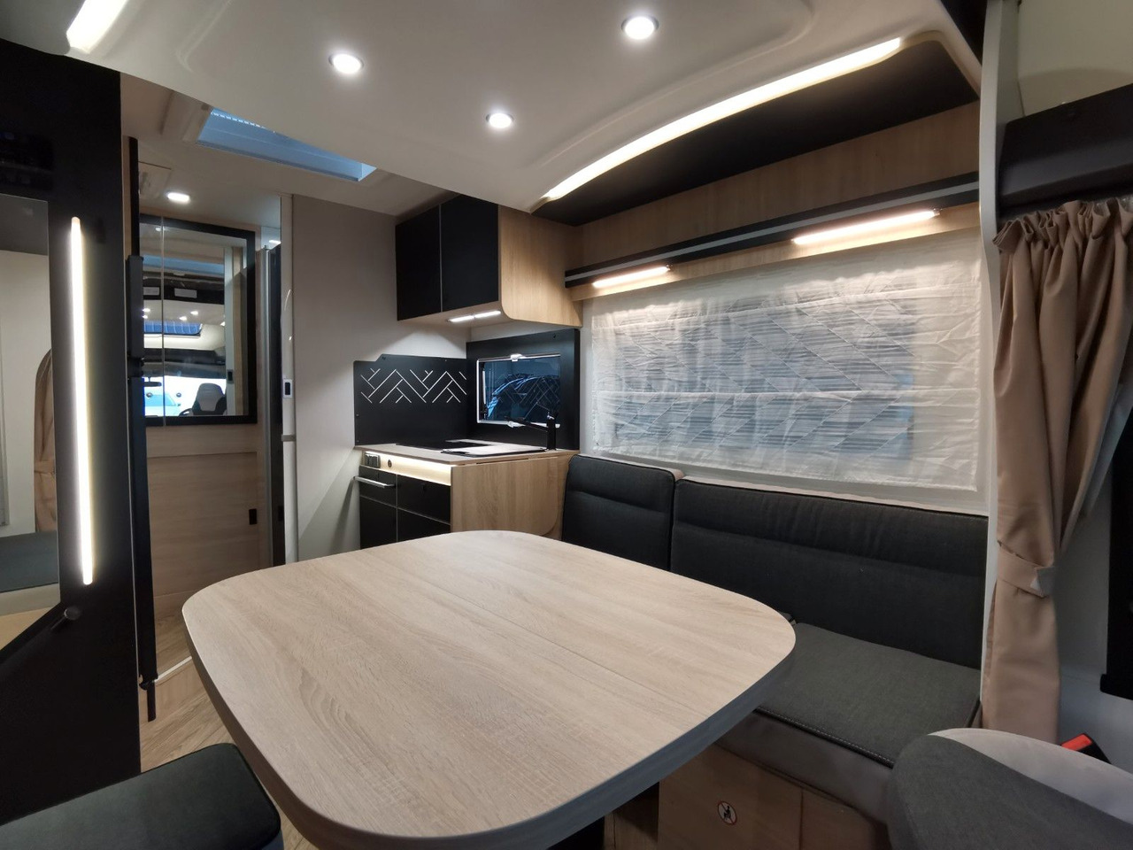 Half integraal camper Chausson 650 ETAPE - LINE / 140PS / HUBBETT & RAUMBAD