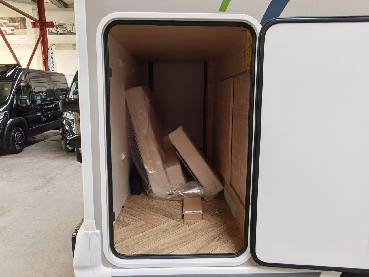 Half integraal camper Chausson 650 ETAPE - LINE / 140PS / HUBBETT & RAUMBAD