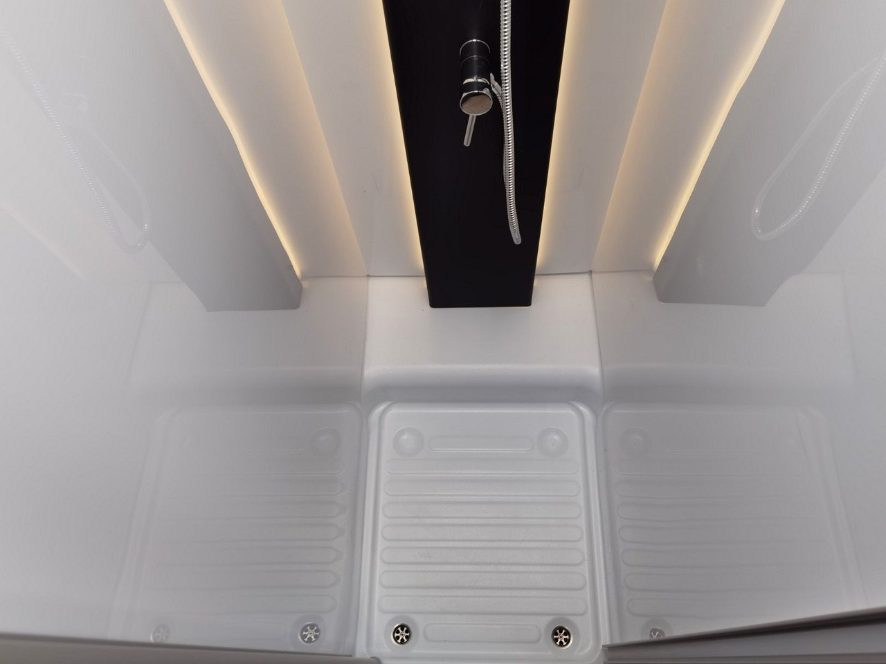 Half integraal camper Chausson 650 TITANIUM / - 2026 - / 165PS - 8G. / HUBBETT