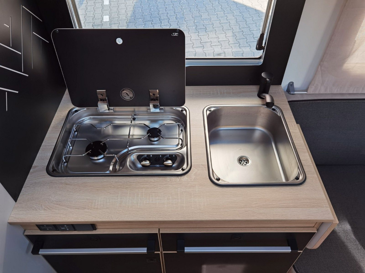 Half integraal camper Chausson 650 TITANIUM / - 2026 - / 165PS - 8G. / HUBBETT