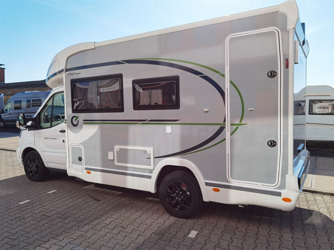 Half integraal camper Chausson 650 TITANIUM / - 2026 - / 165PS - 8G. / HUBBETT