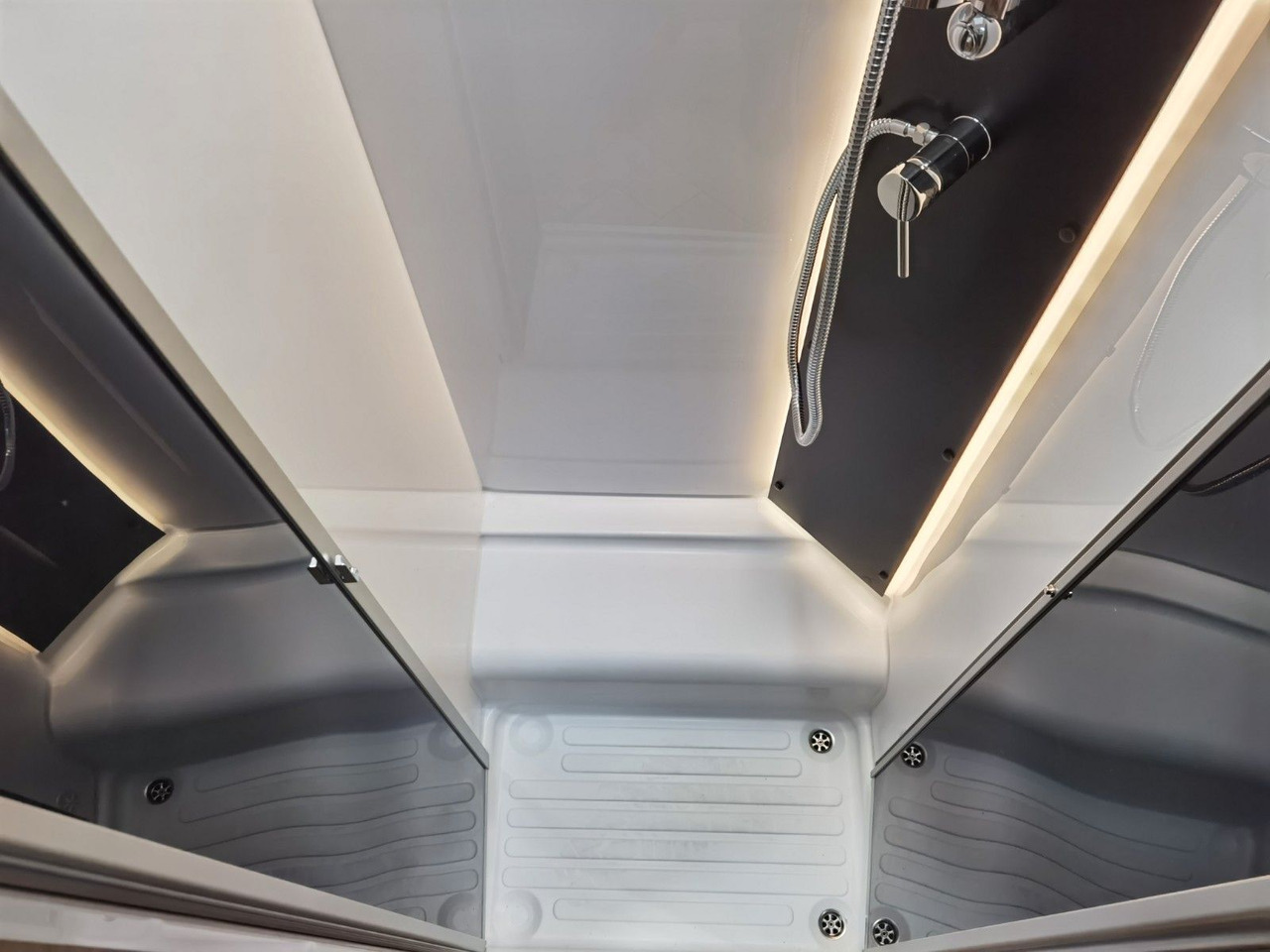 Half integraal camper Chausson 777 ETAPE LINE / -2025- / 165PS /  EINZELBETTEN