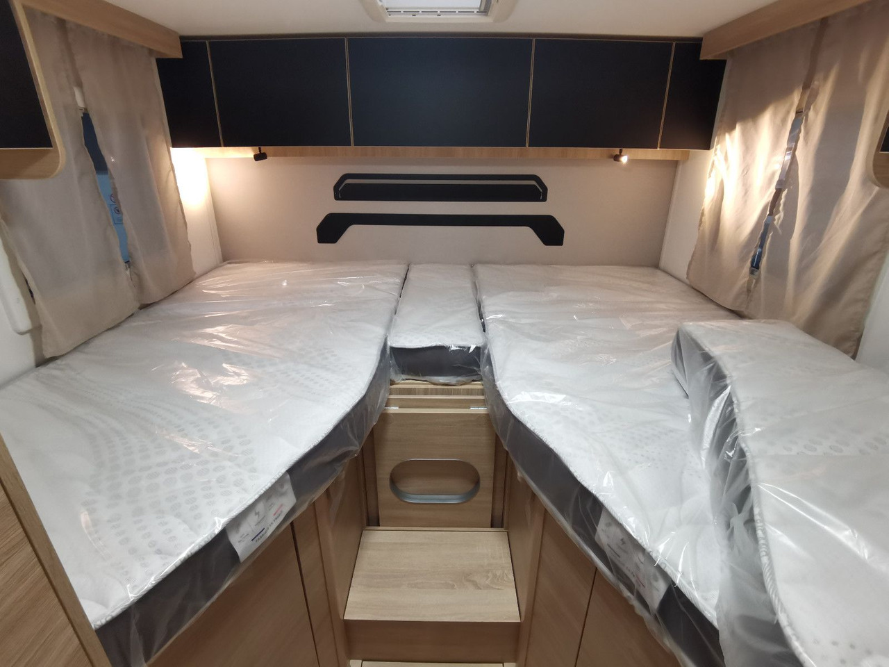 Half integraal camper Chausson 777 ETAPE LINE / -2025- / HUBBETT & EINZELBETTEN