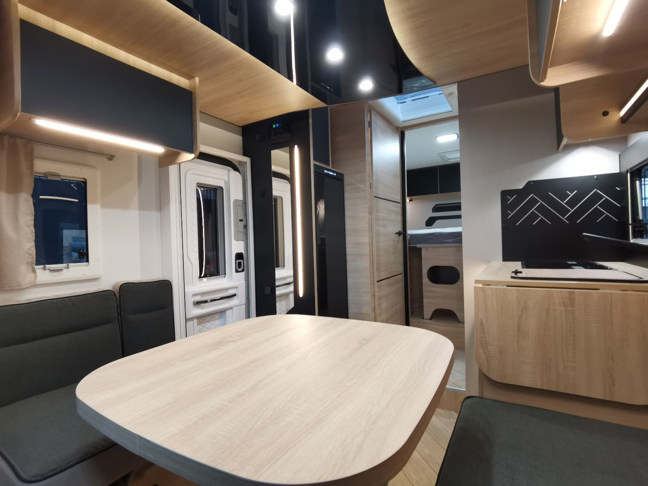 Half integraal camper Chausson 777 ETAPE LINE / -2025- / HUBBETT & EINZELBETTEN