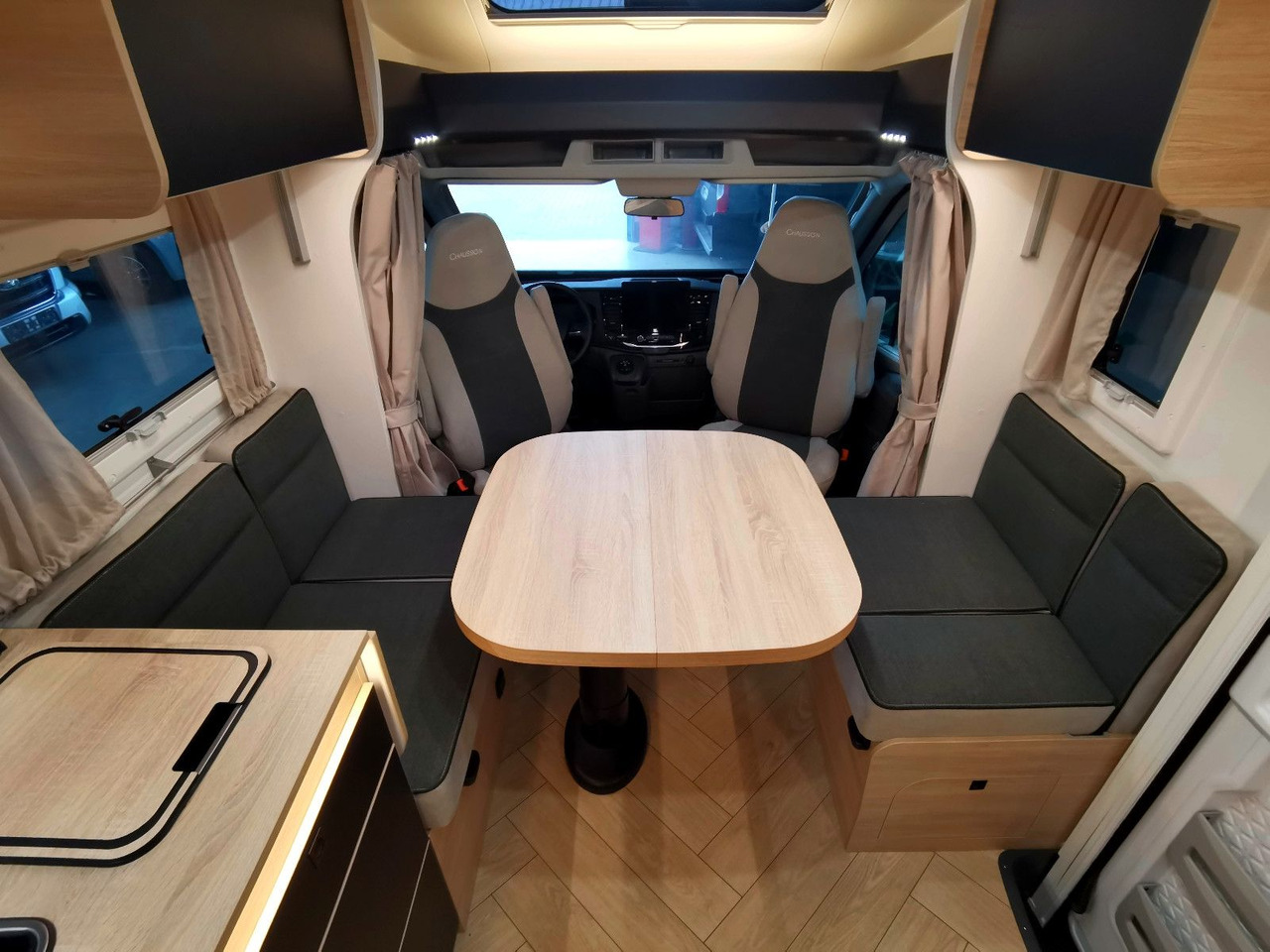 Half integraal camper Chausson 777 ETAPE LINE / -2025- / HUBBETT & EINZELBETTEN