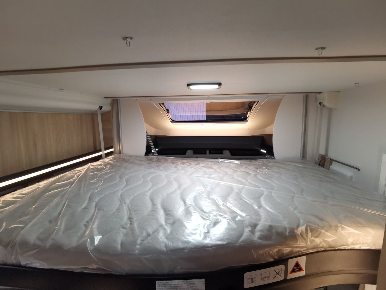 Half integraal camper Chausson 777 ETAPE LINE / -2025- / HUBBETT & EINZELBETTEN