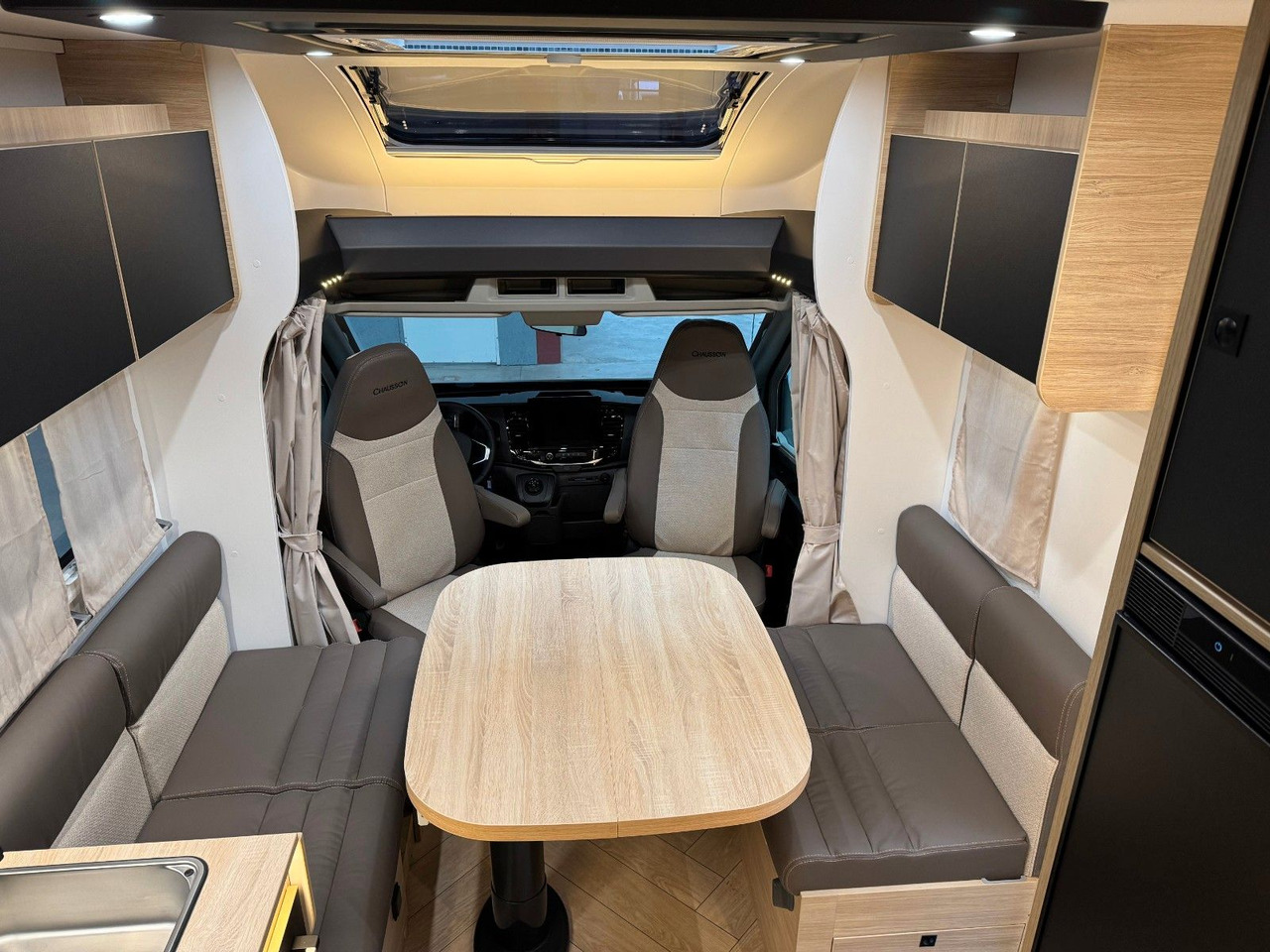 Half integraal camper Chausson 797 TITANIUM / - 2026 - / 4.1T. / EINZELBETTEN