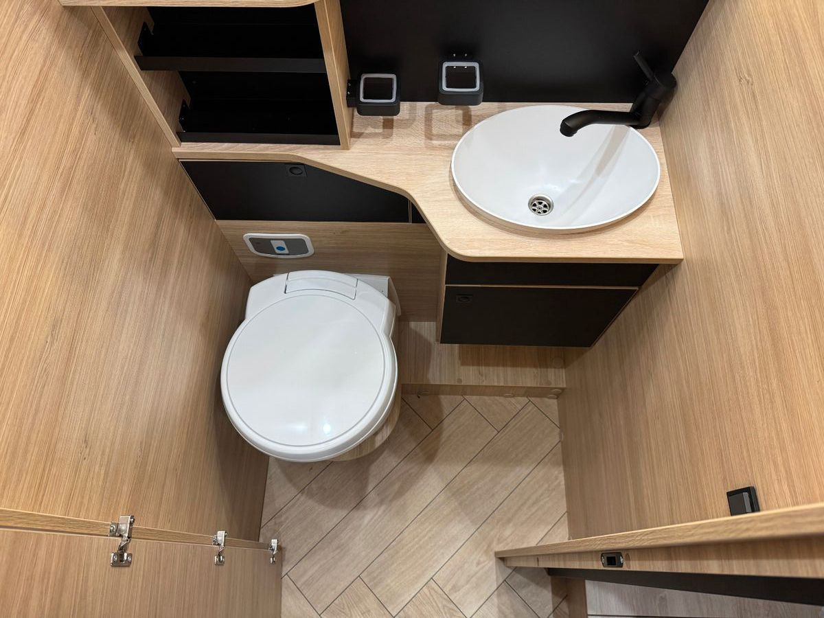 Half integraal camper Chausson 797 TITANIUM / - 2026 - / 4.1T. / EINZELBETTEN