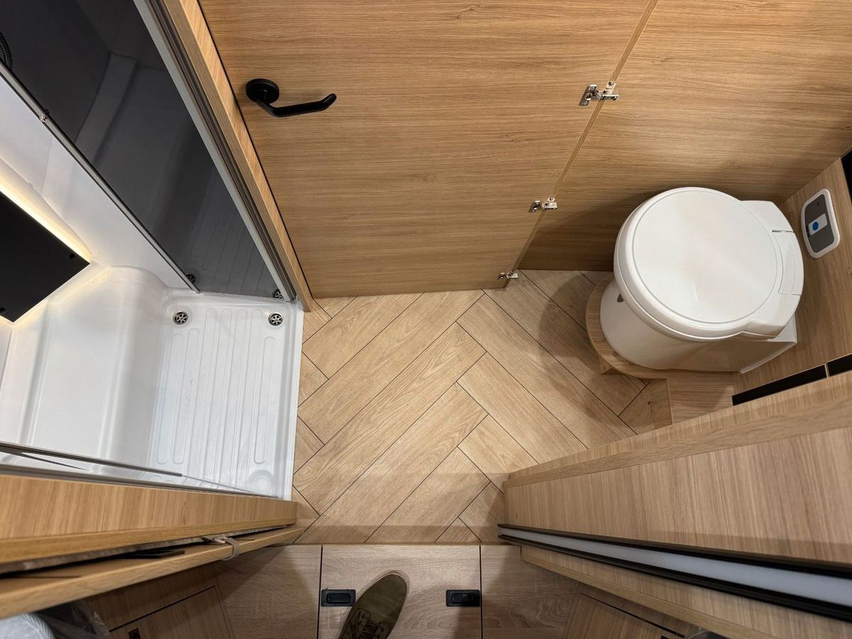 Half integraal camper Chausson 797 TITANIUM / - 2026 - / 4.1T. / EINZELBETTEN