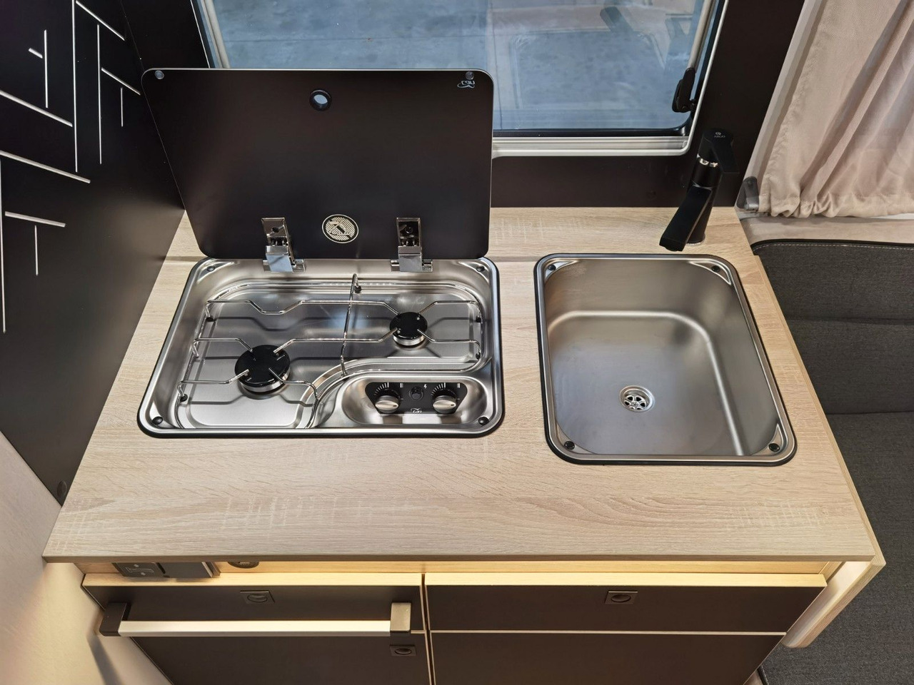 Half integraal camper Chausson 797 TITANIUM / - 2026 - / 4.1T. / EINZELBETTEN