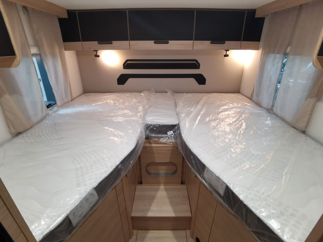 Half integraal camper Chausson 797 TITANIUM / - 2026 - / EINZELBETTEN & HUBBETT