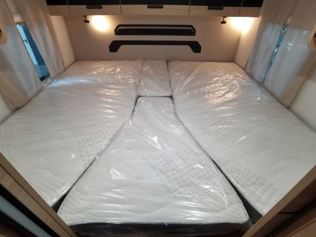 Half integraal camper Chausson 797 TITANIUM / - 2026 - / EINZELBETTEN & HUBBETT