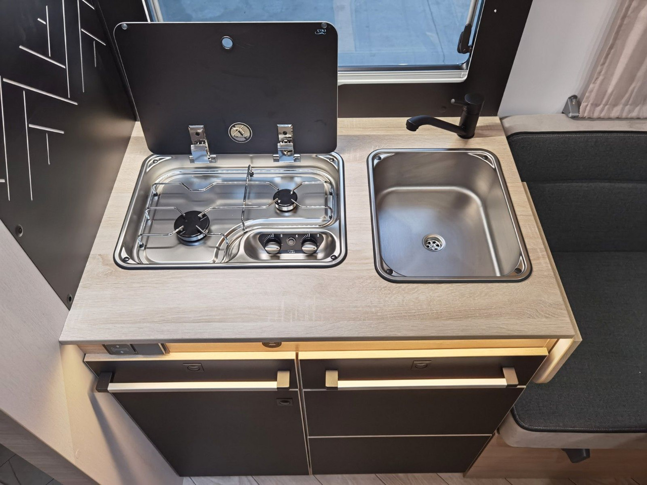 Half integraal camper Chausson 797 TITANIUM / - 2026 - / EINZELBETTEN & HUBBETT