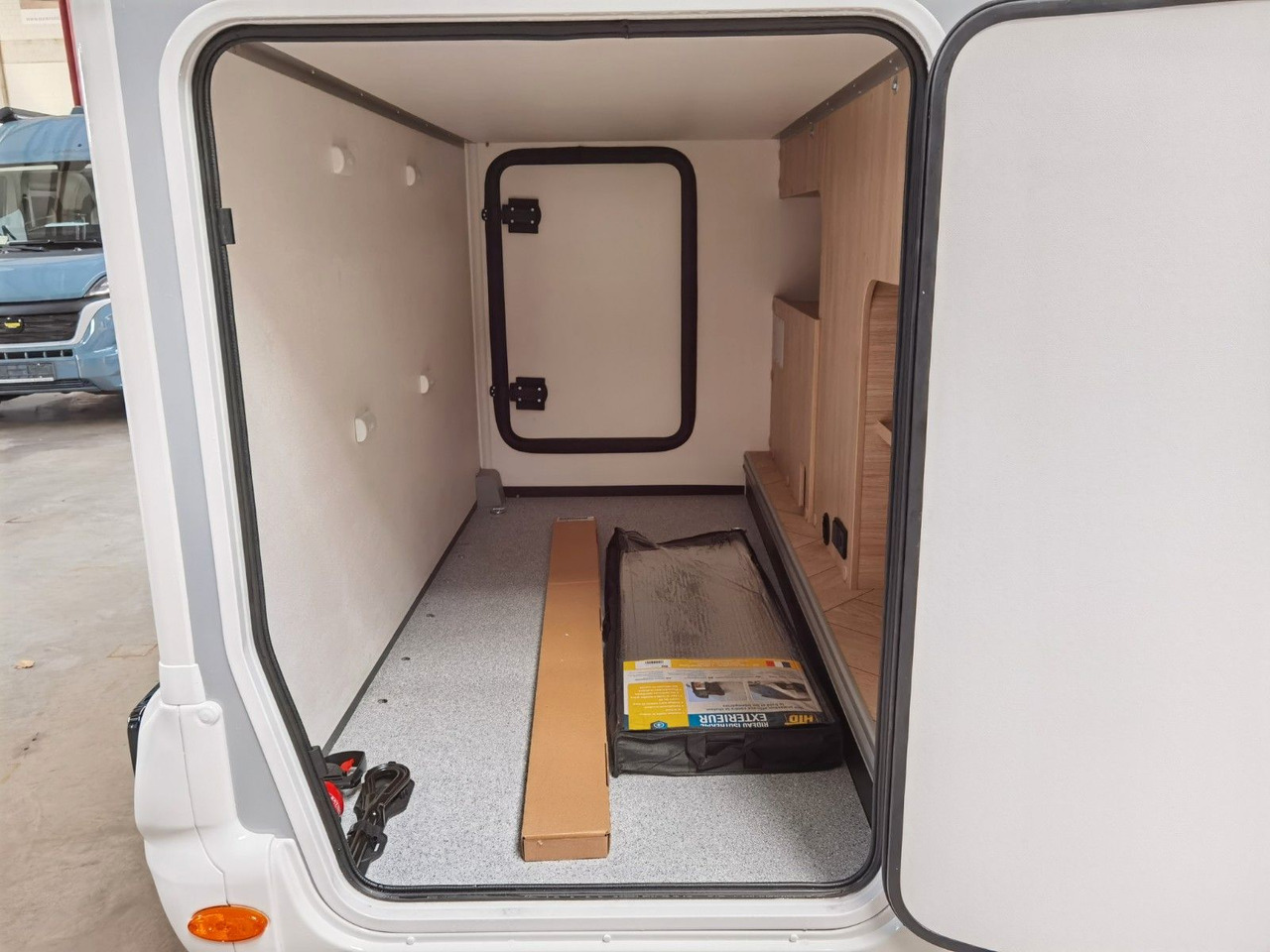 Half integraal camper Chausson 797 TITANIUM / - 2026 - / EINZELBETTEN & HUBBETT