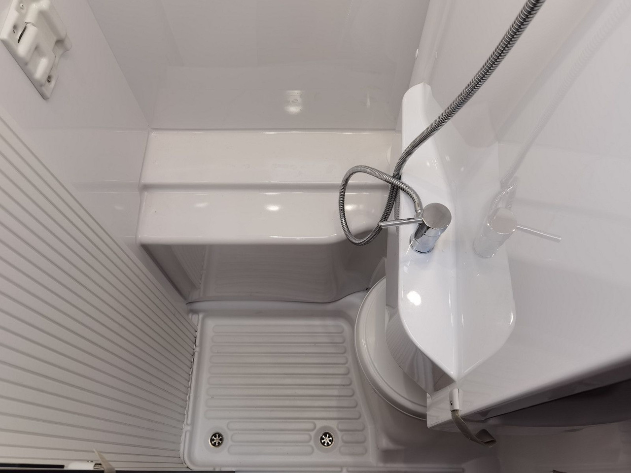 Half integraal camper Chausson S 697 SPORT LINE / - 2026 - / EINZELBETTEN