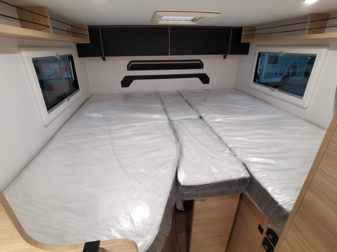 Half integraal camper Chausson S 697 SPORT LINE / - 2026 - / EINZELBETTEN