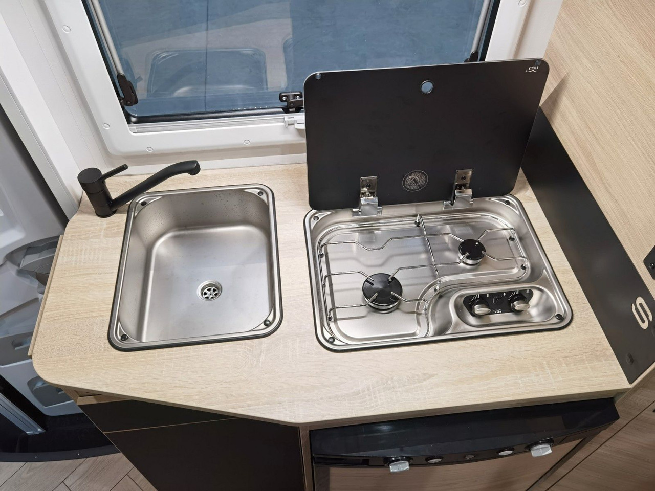 Half integraal camper Chausson S 697 SPORT LINE / - 2026 - / EINZELBETTEN