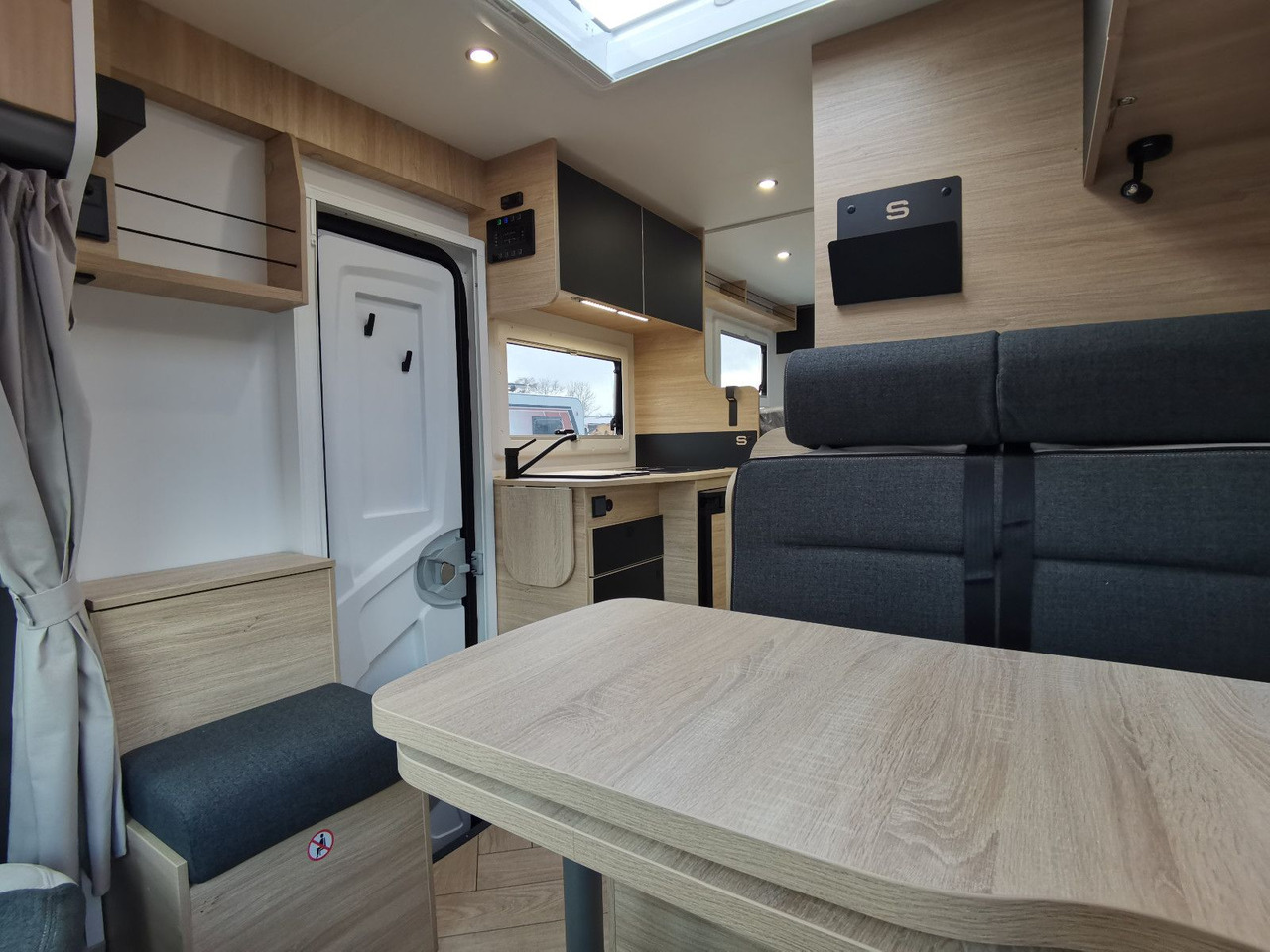 Half integraal camper Chausson S 697 SPORT LINE / - 2026 - / EINZELBETTEN