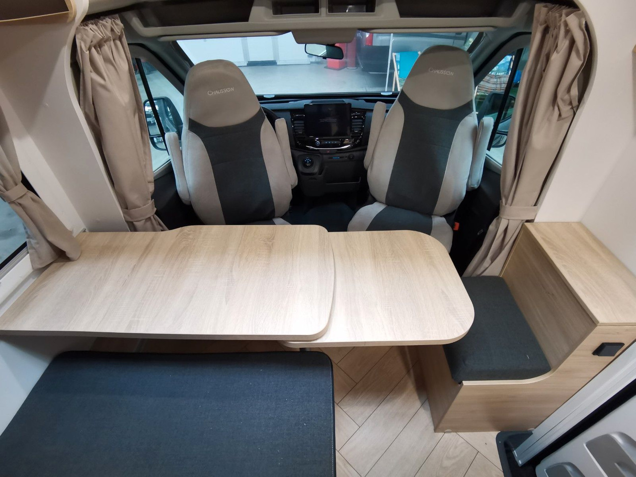 Half integraal camper Chausson S 697 SPORT LINE / - 2026 - / EINZELBETTEN