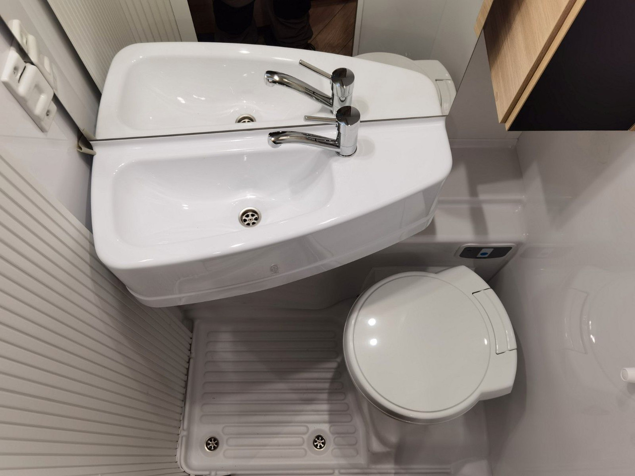 Half integraal camper Chausson S 697 SPORT LINE / - 2026 - / EINZELBETTEN