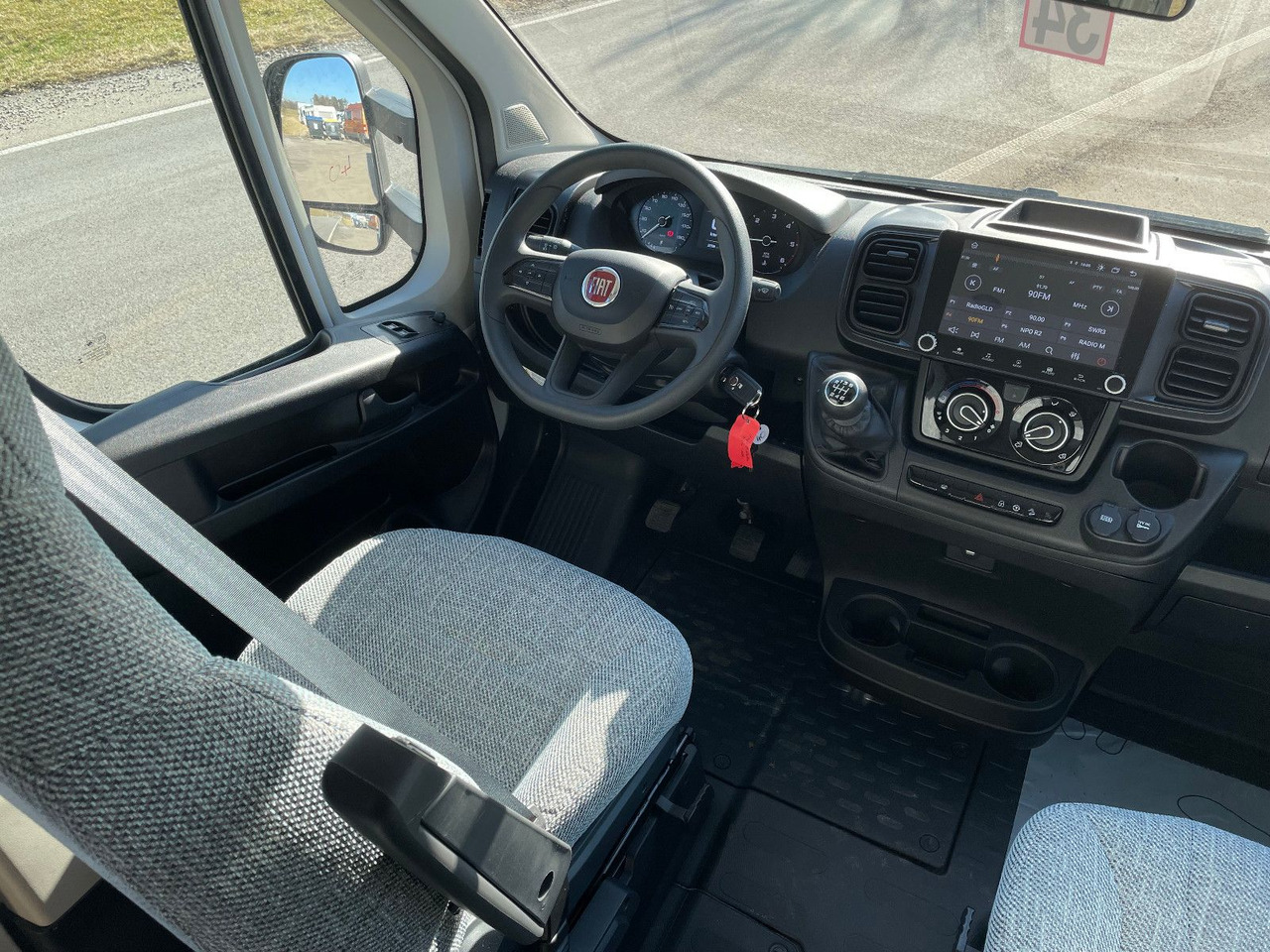 Half integraal camper Dethleffs Just T 7052 EB mit Hubbett,Fiat