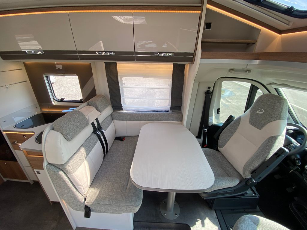 Half integraal camper Dethleffs Trend T 6717 EB, SAT,RFK, Längsbetten, AHK