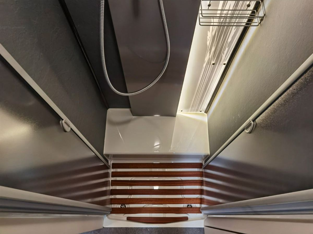 Half integraal camper Eura Mobil CONTURA 766 EB /LUMINARY PAKET / EINZELBETTEN