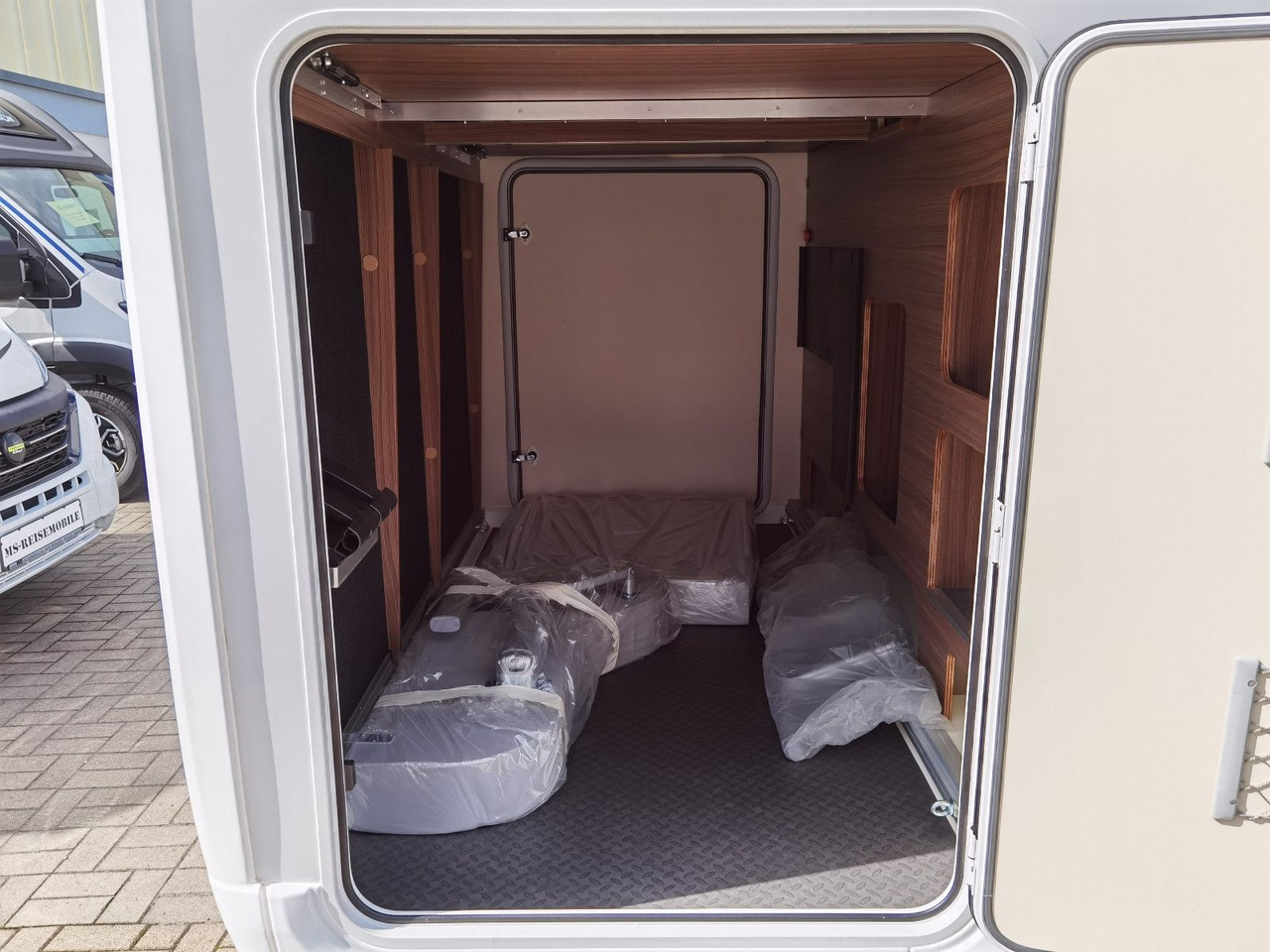 Half integraal camper Eura Mobil CONTURA 766 EB /LUMINARY PAKET / EINZELBETTEN