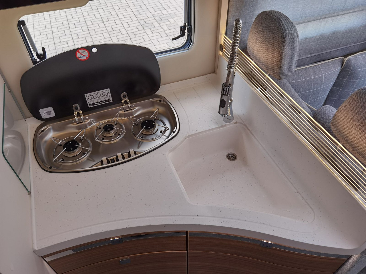 Half integraal camper Eura Mobil CONTURA 766 EB /LUMINARY PAKET / EINZELBETTEN