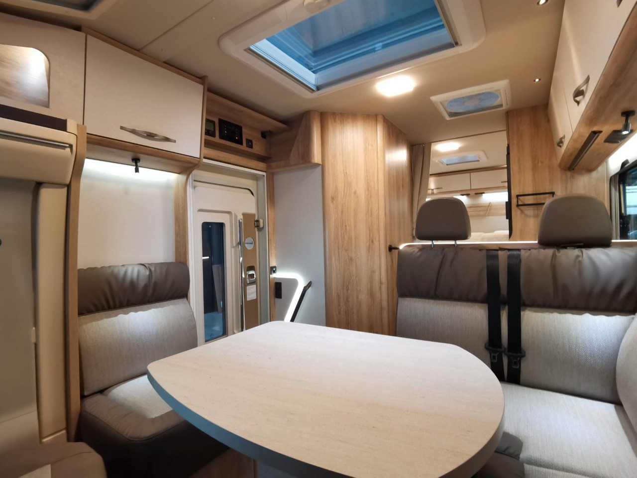 Half integraal camper Eura Mobil PROFILA T 695 EB /-2025-/ MONDIAL / EINZELBETTEN