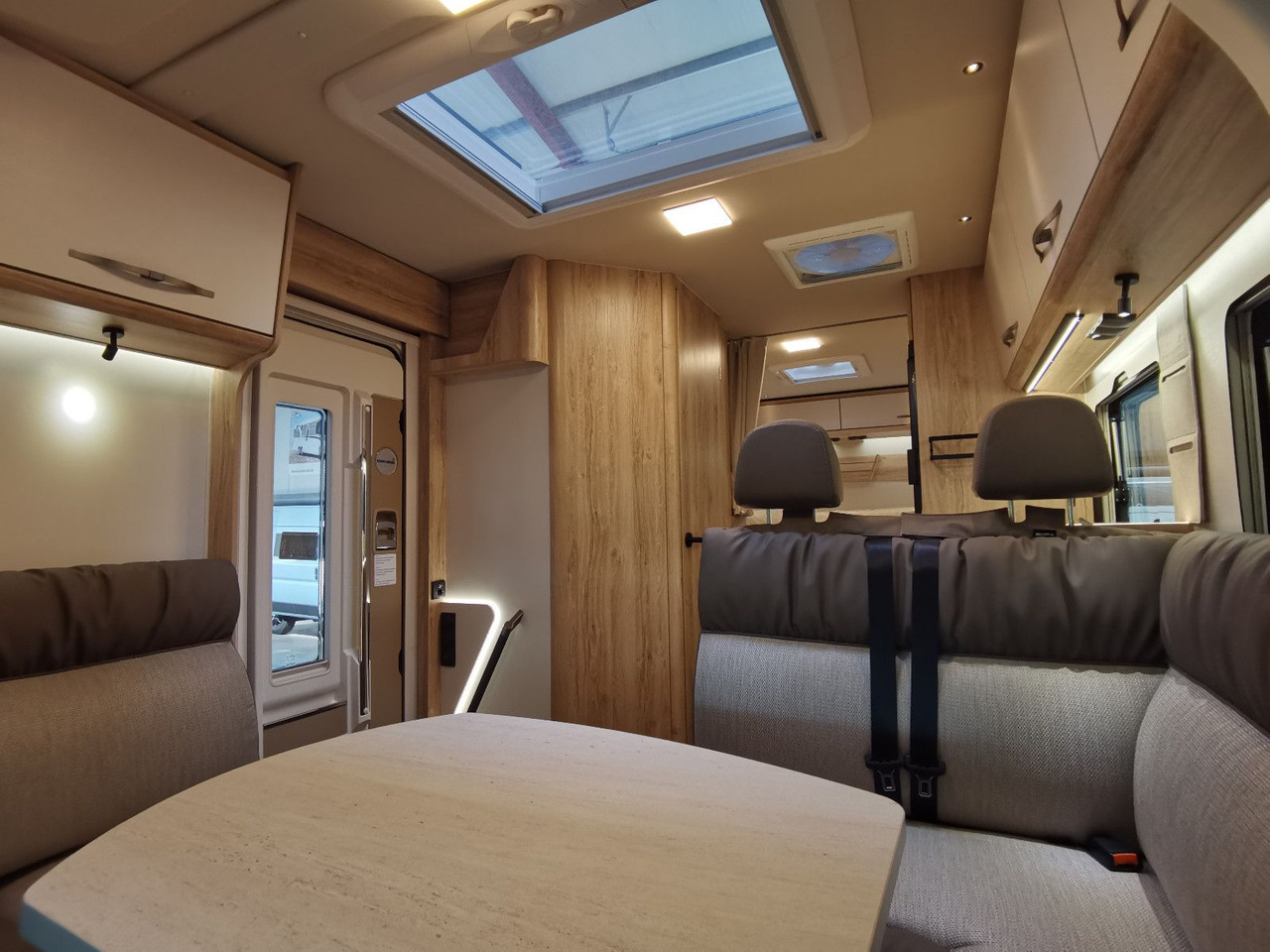 Half integraal camper Eura Mobil PROFILA T 696 EB /MONDIAL S-P. 2025/EINZELBETTEN