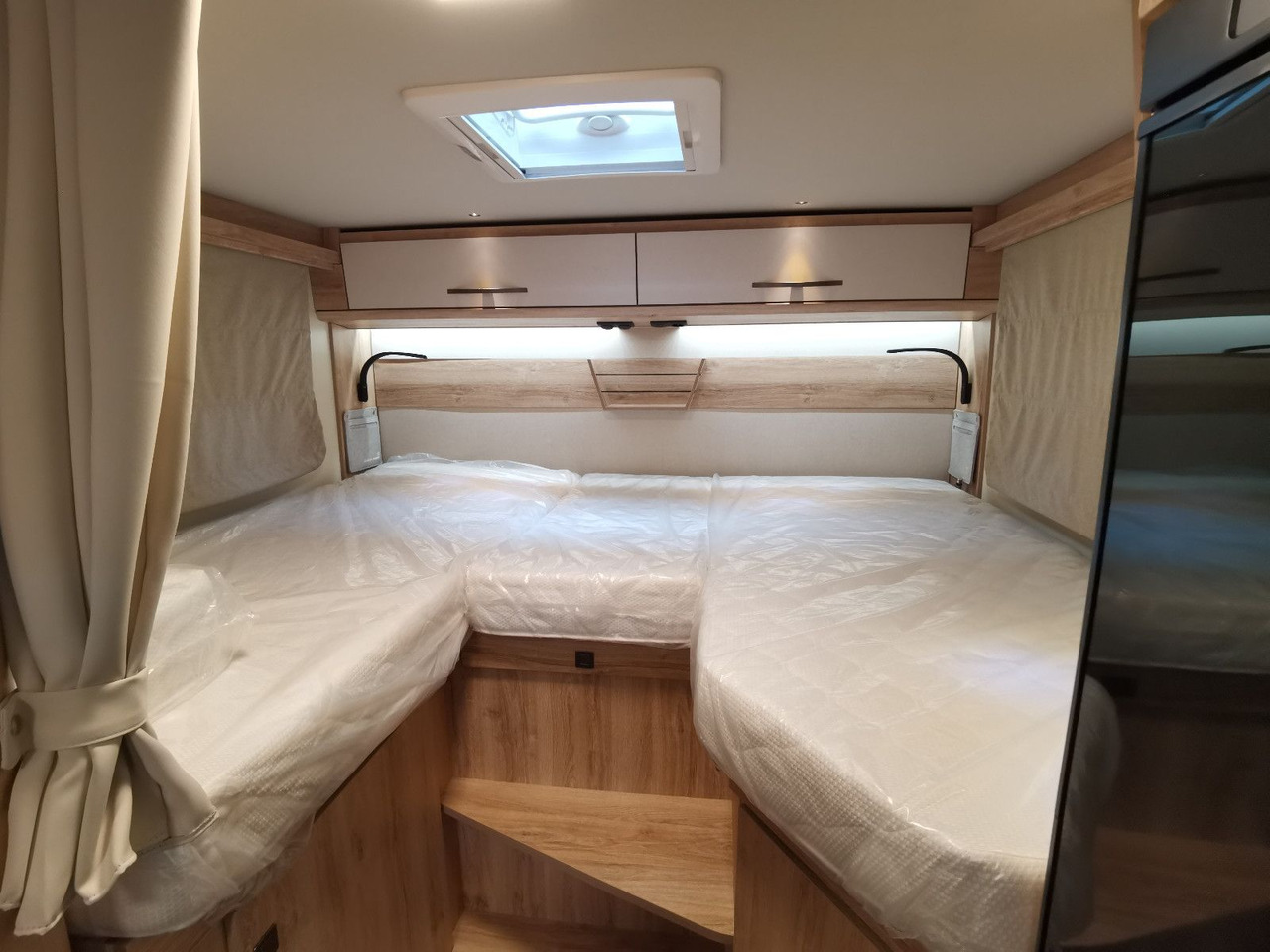 Half integraal camper Eura Mobil PROFILA T 696 EB /MONDIAL S-P. 2025/EINZELBETTEN