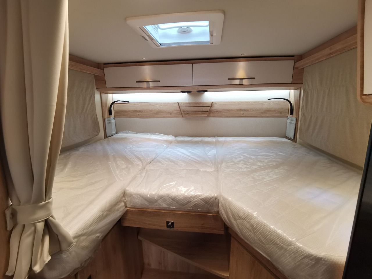 Half integraal camper Eura Mobil PROFILA T 696 EB /MONDIAL S-P. 2025/EINZELBETTEN