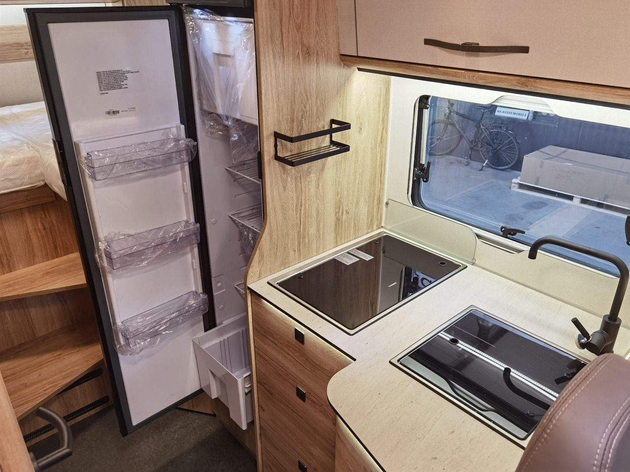 Half integraal camper Eura Mobil PROFILA T 696 EB /MONDIAL S-P. 2025/EINZELBETTEN