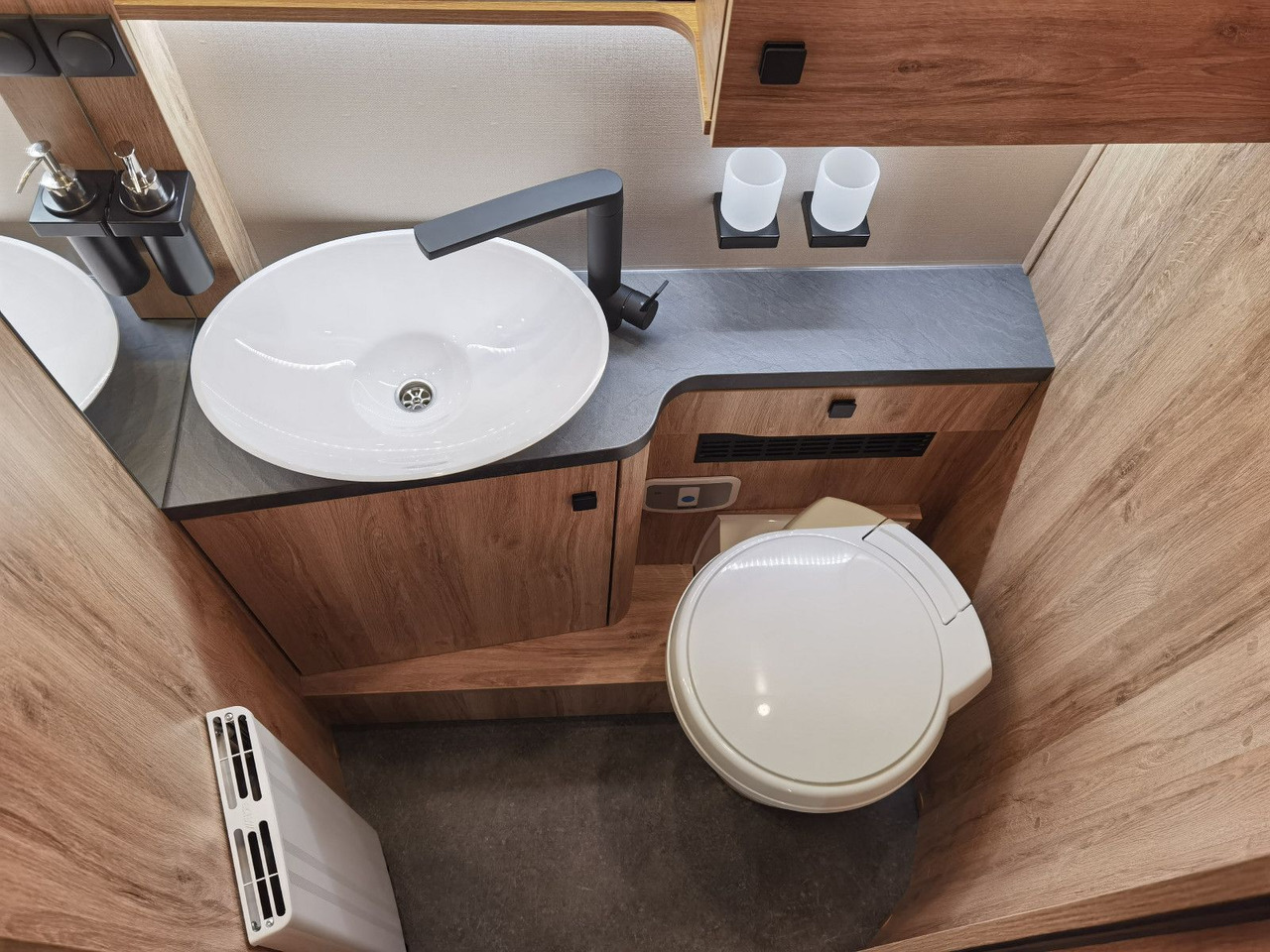 Half integraal camper Eura Mobil PROFILA T 720 EF - 101 EDITION / EINZELBETTEN