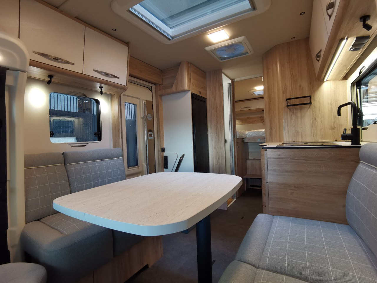 Half integraal camper Eura Mobil PROFILA T 720 EF - 101 EDITION / EINZELBETTEN