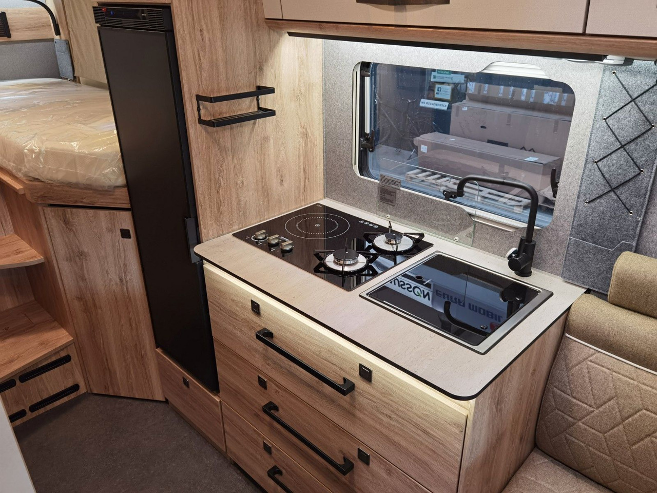Half integraal camper Eura Mobil XTURA 686 EF / - 2025 - / 4x4 - FERNREISEMOBIL