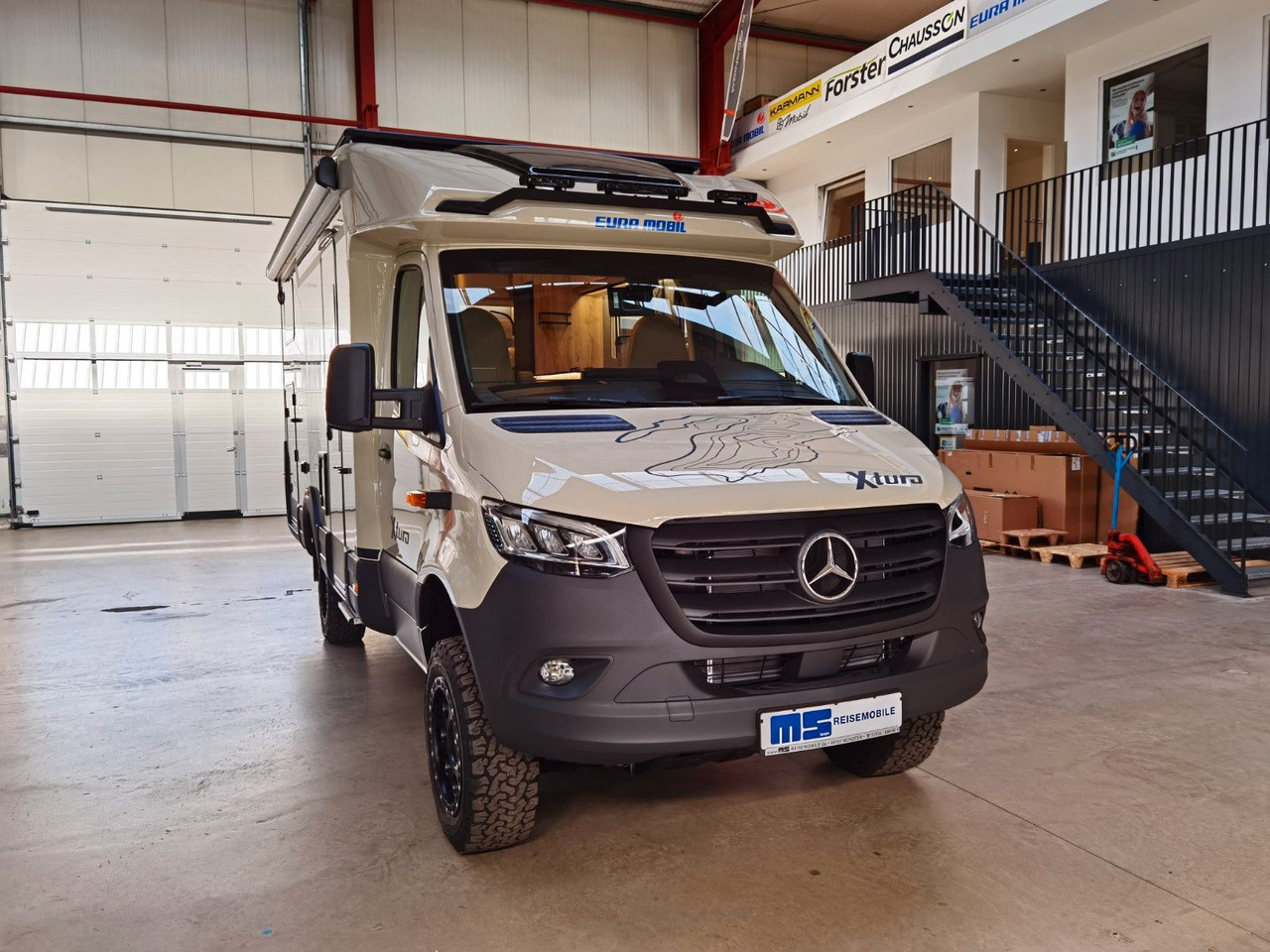 Half integraal camper Eura Mobil XTURA 686 EF / - 2025 - / 4x4 - FERNREISEMOBIL