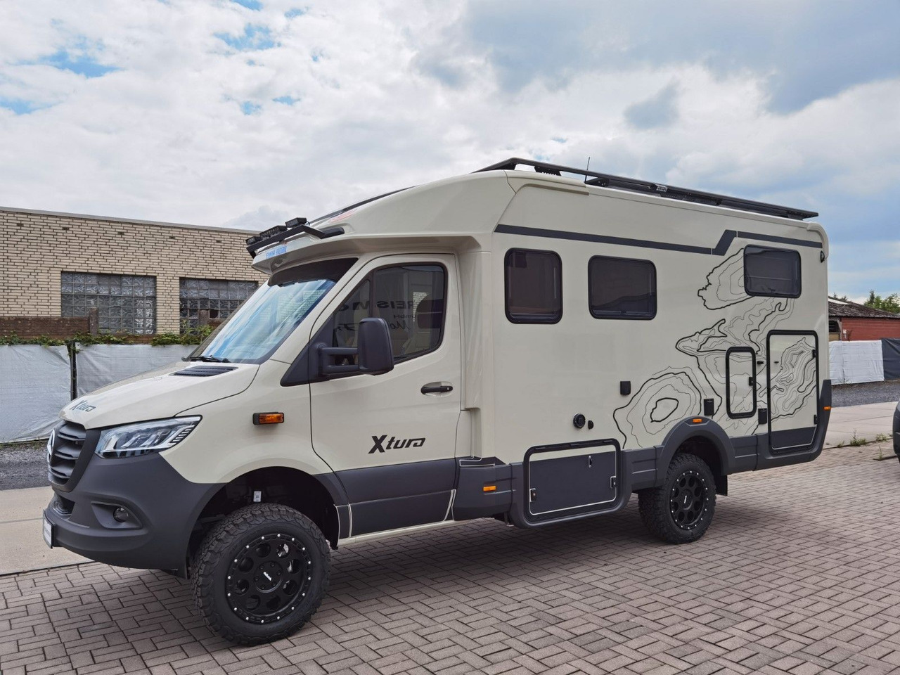 Half integraal camper Eura Mobil XTURA 686 EF / MODELL 2025 / 4x4- FERNREISEMOBIL