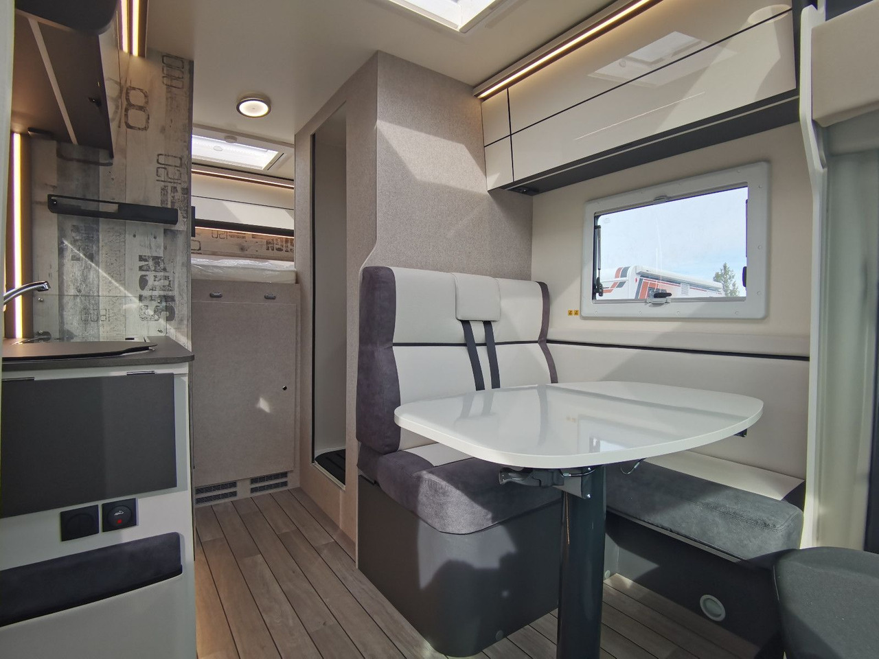 Half integraal camper Forster T 599 HBN COUPÈ /-2025-/165PS / SILVER - EDITION